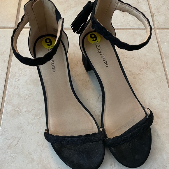 Black low heel, ankle strap sandals - Picture 3 of 8